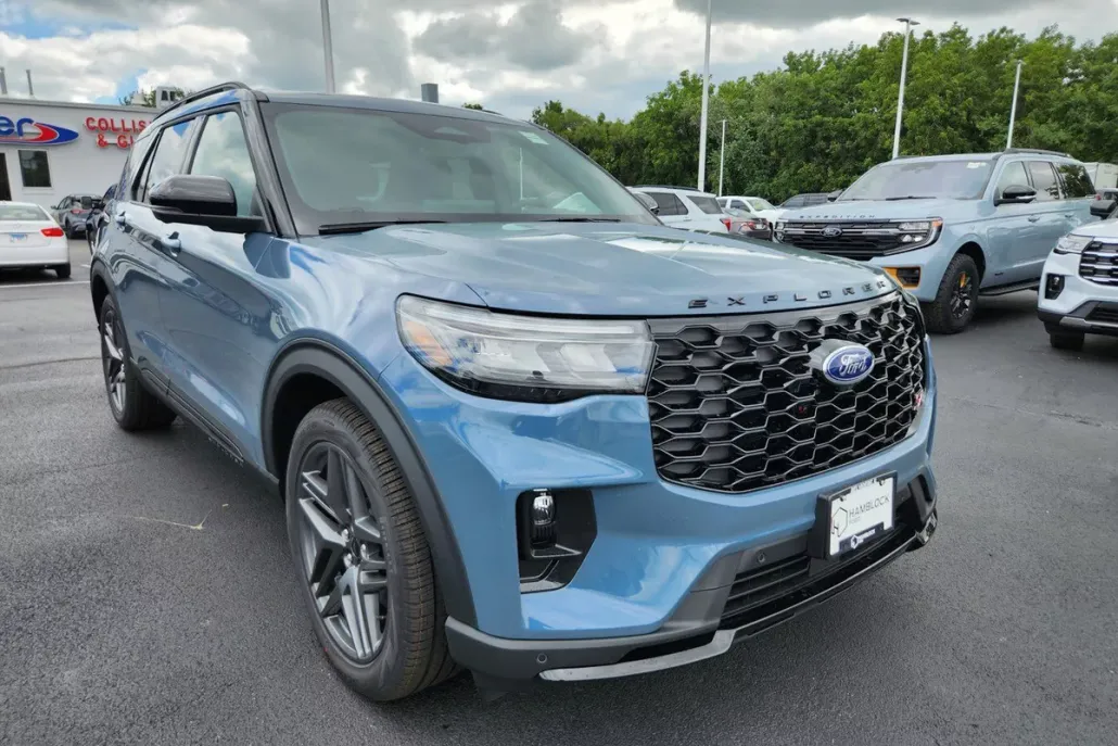 2025 Ford Explorer ST photo 1