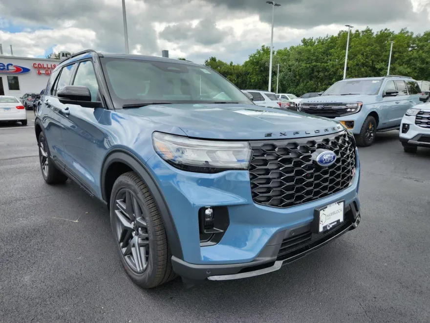 2025 Ford Explorer ST photo 1