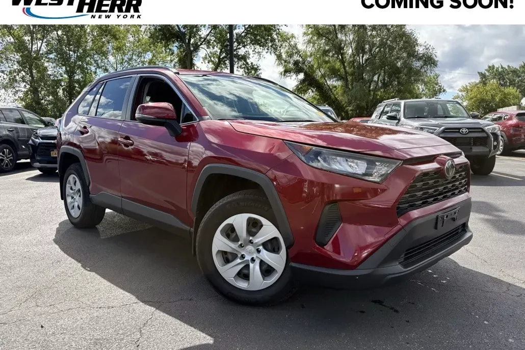 2020 Toyota RAV4 LE photo 1