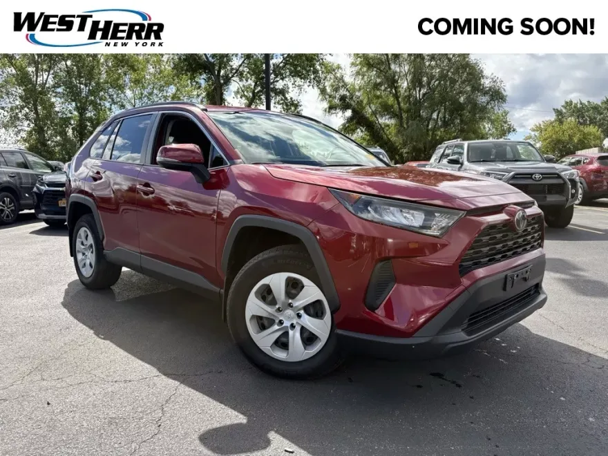 2020 Toyota RAV4 LE photo 1