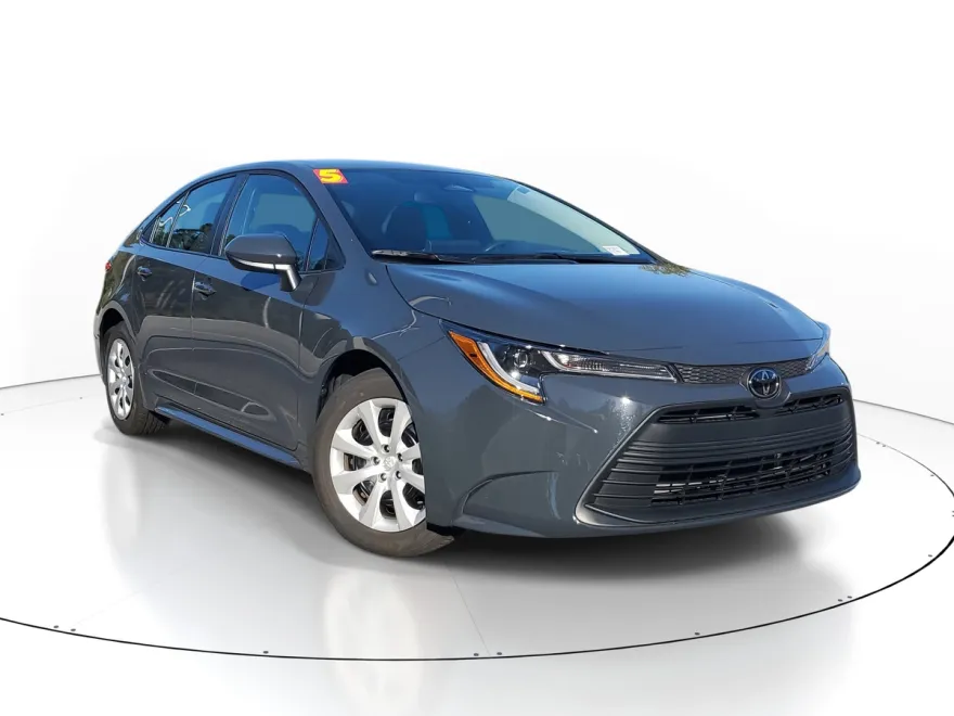 2025 Toyota Corolla LE photo 1