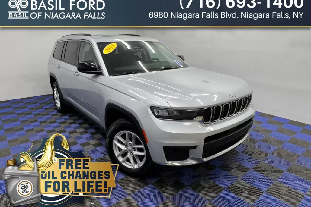 2023 Jeep Grand Cherokee Laredo photo 1