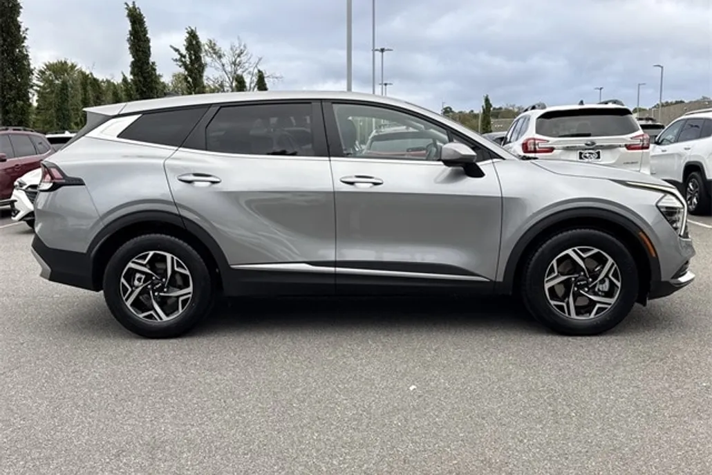 2024 Kia Sportage LX photo 1