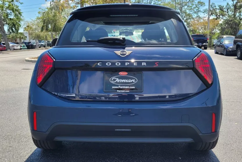 2025 Mini Cooper 2 Door Hardtop Signature photo 1