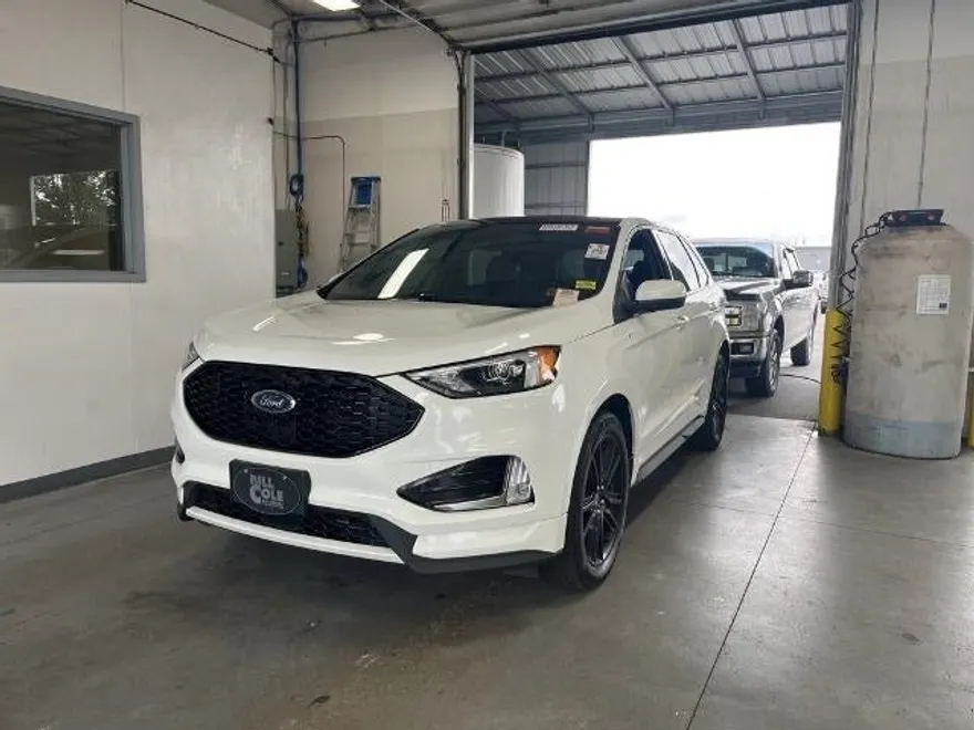 2021 Ford Edge ST photo 1