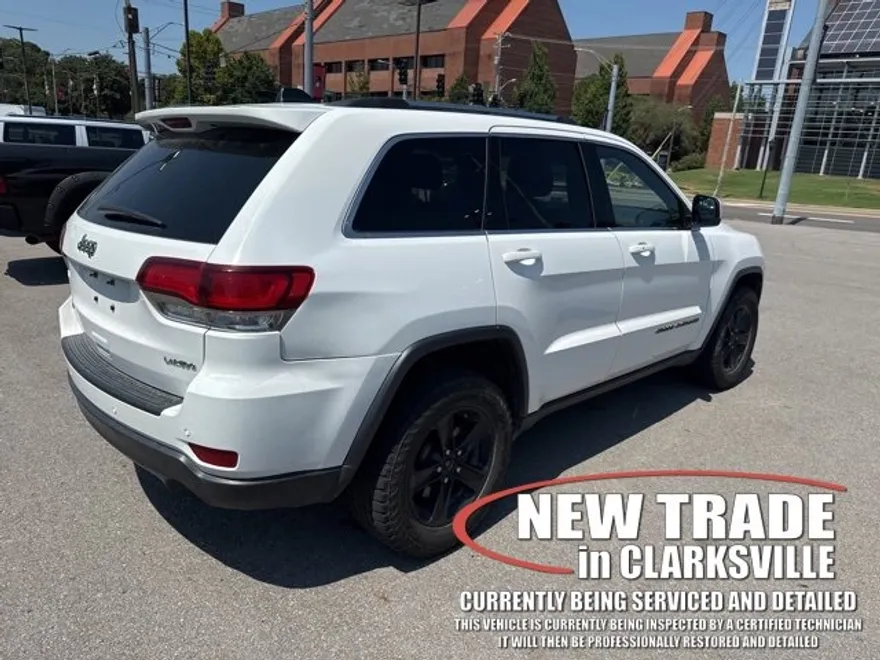 2021 Jeep Grand Cherokee Laredo photo 1