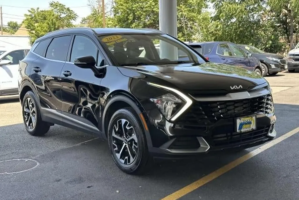 2023 Kia Sportage EX photo 1