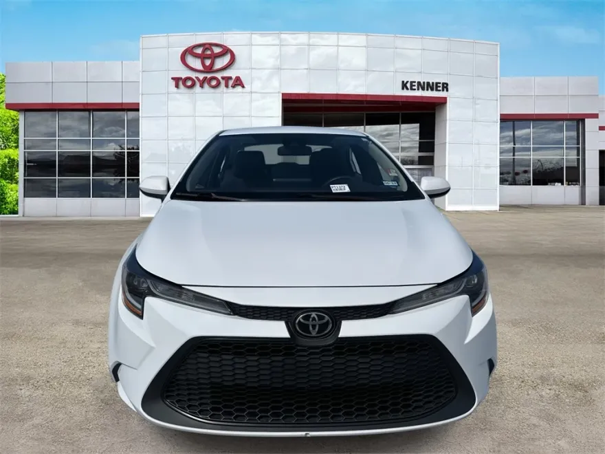 2022 Toyota Corolla LE photo 1