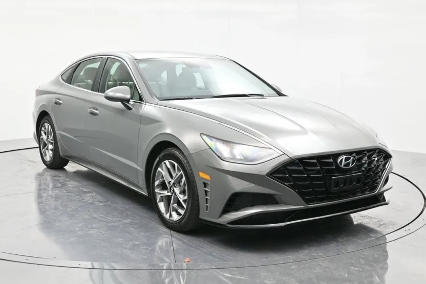 2022 Hyundai Sonata SEL photo 1
