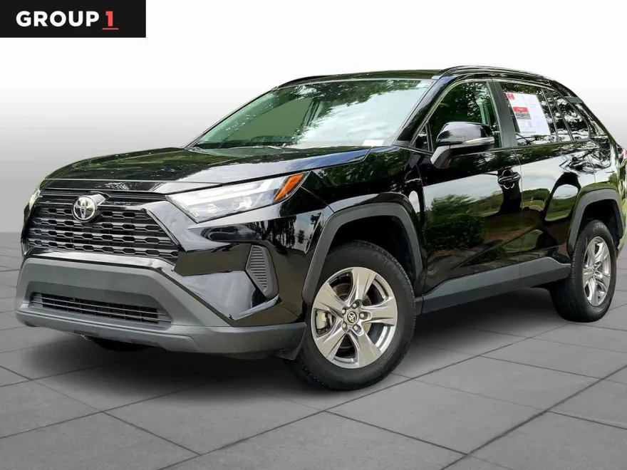 2024 Toyota RAV4 XLE photo 1