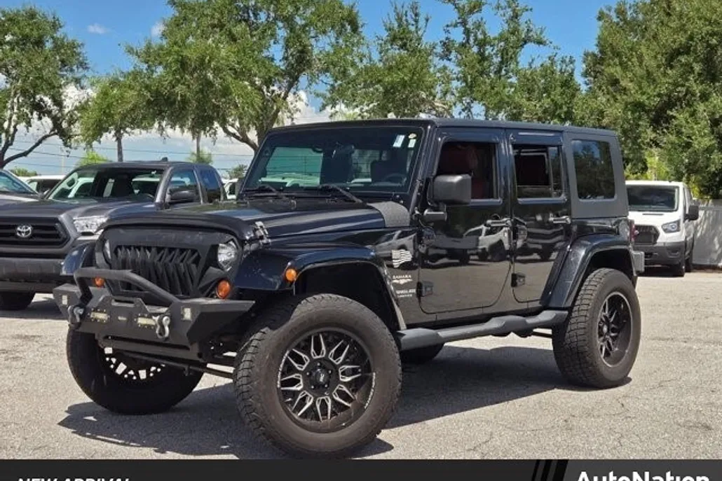 2010 Jeep Wrangler Unlimited Sahara photo 1