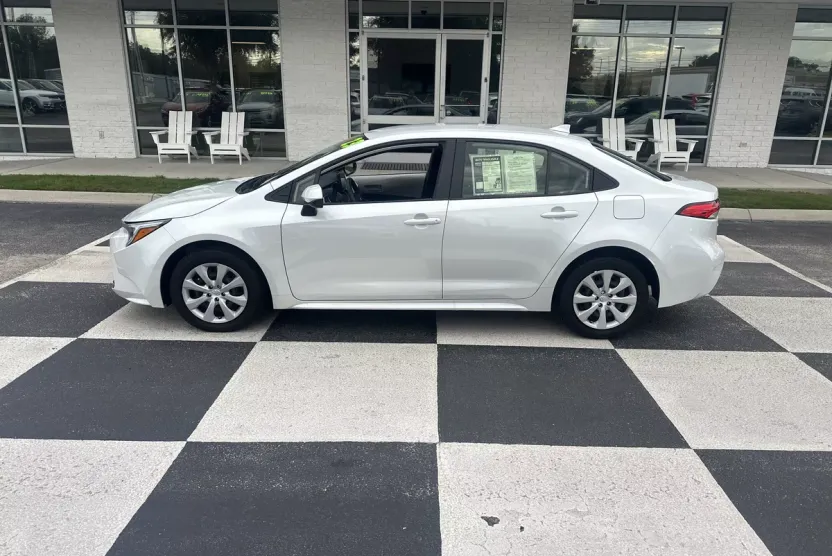 2023 Toyota Corolla Hybrid LE photo 1