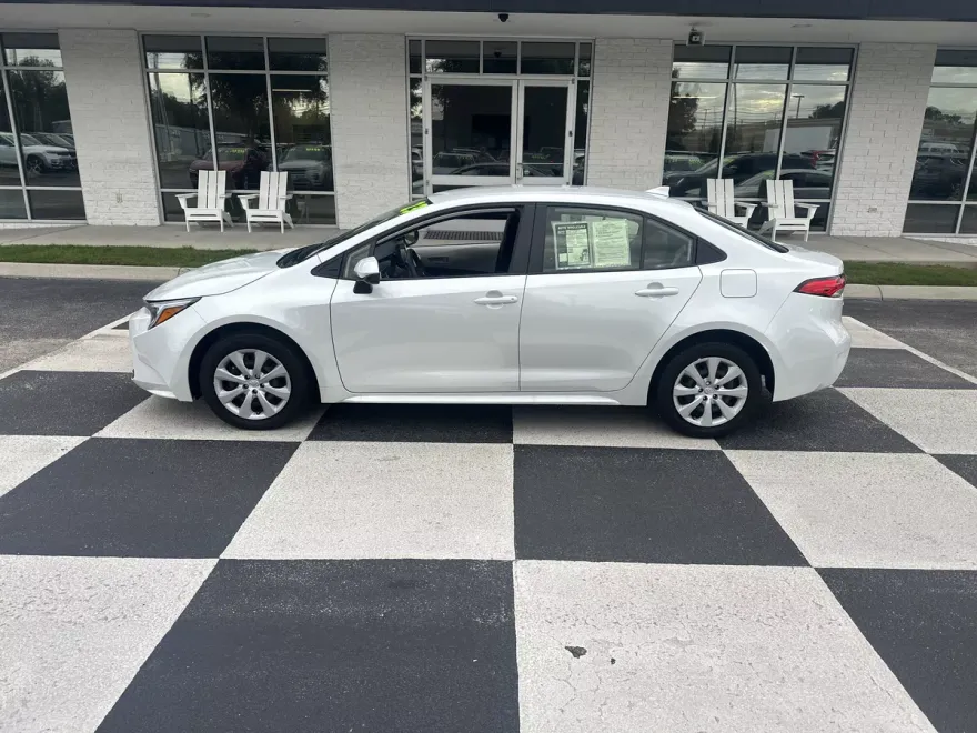 2023 Toyota Corolla Hybrid LE photo 1