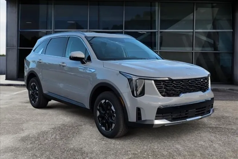 2025 Kia Sorento S photo 1