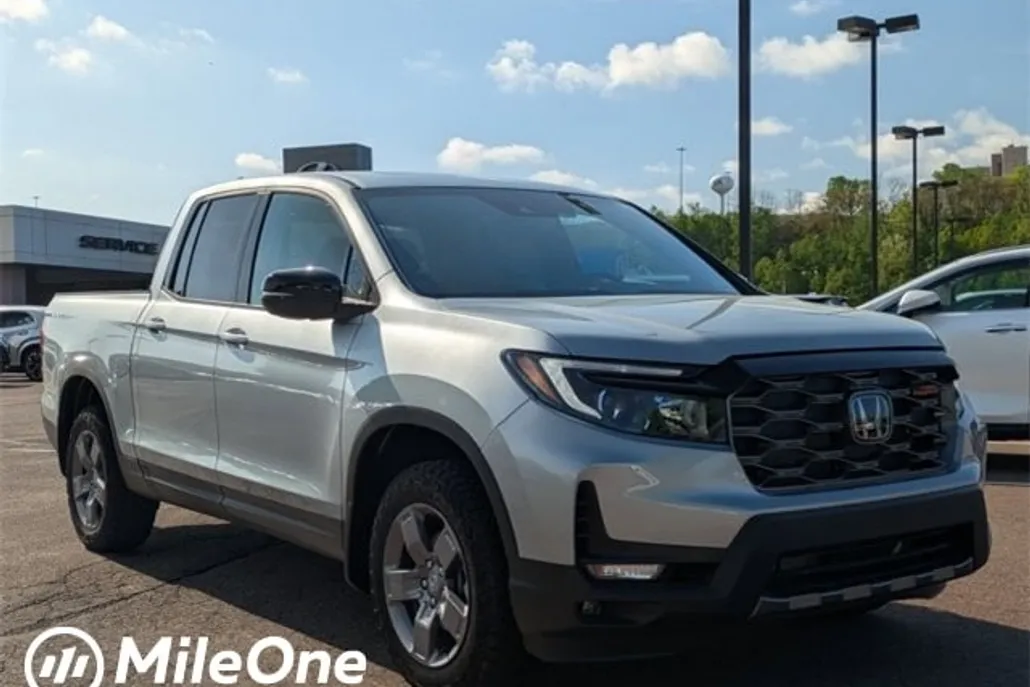 2025 Honda Ridgeline TrailSport photo 1