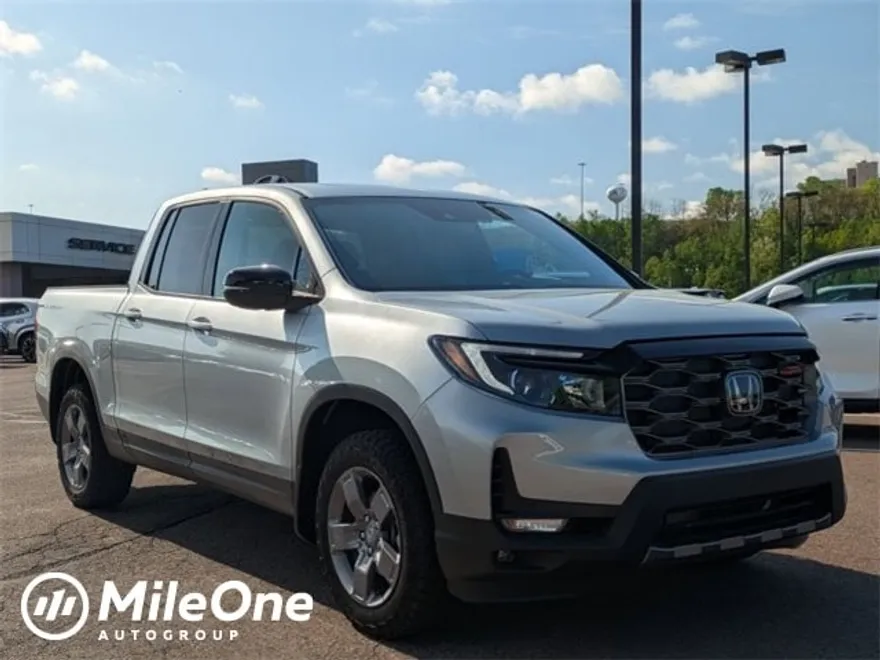 2025 Honda Ridgeline TrailSport photo 1
