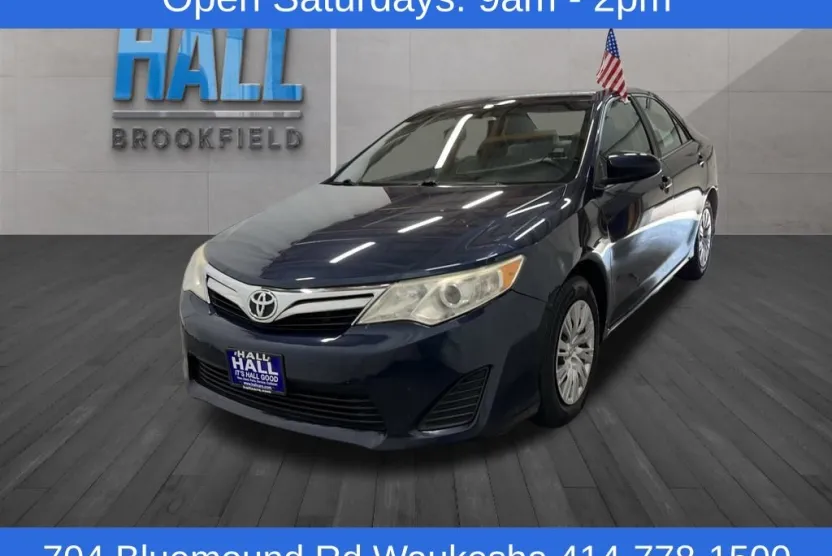 2014 Toyota Camry LE photo 1