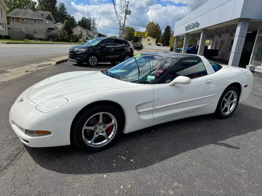 2003 Chevrolet Corvette Base photo 1