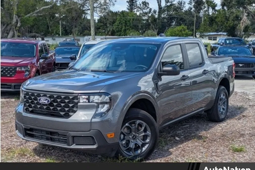 2025 Ford Maverick XLT photo 1