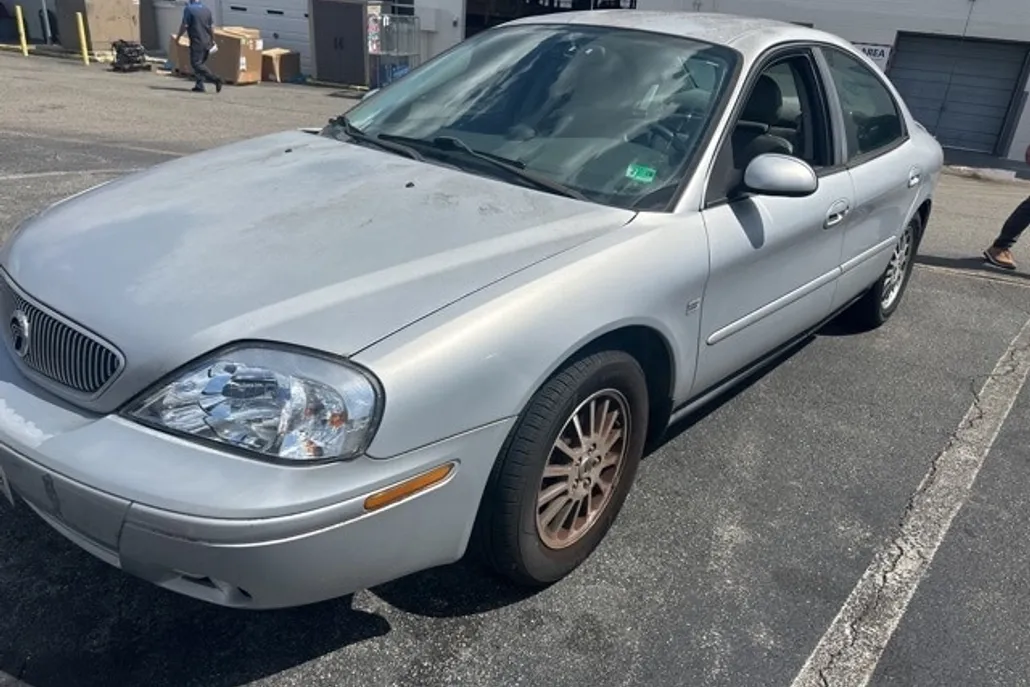 2005 Mercury Sable LS photo 1