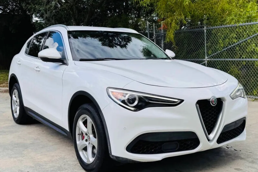2018 Alfa Romeo Stelvio Base photo 1