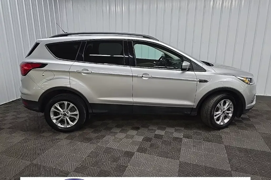 2019 Ford Escape SEL photo 1