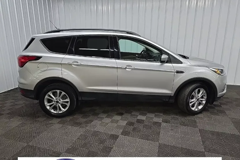 2019 Ford Escape SEL photo 1