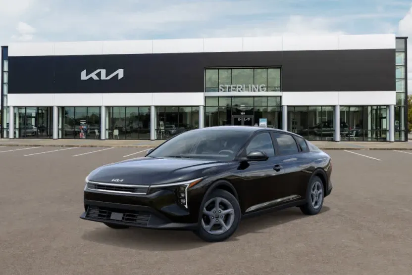 2025 Kia K4 LXS photo 1