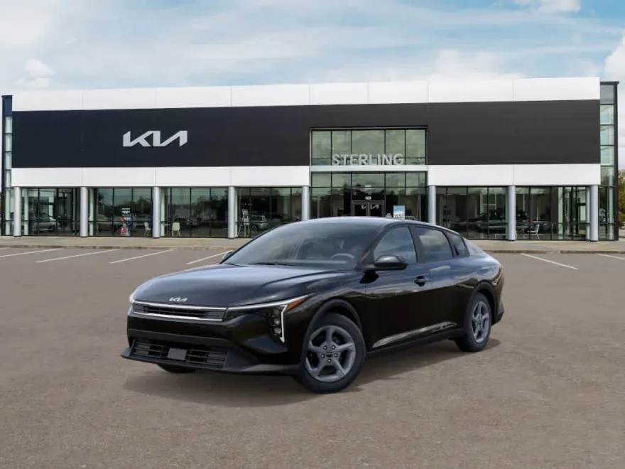 2025 Kia K4 LXS photo 1