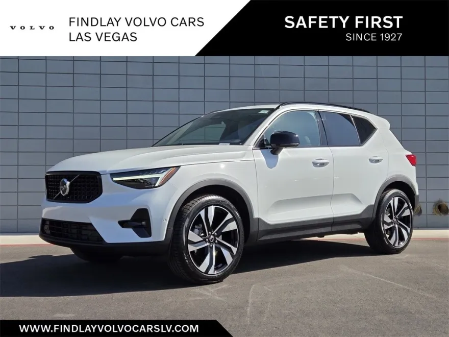 2025 Volvo XC40 photo 1