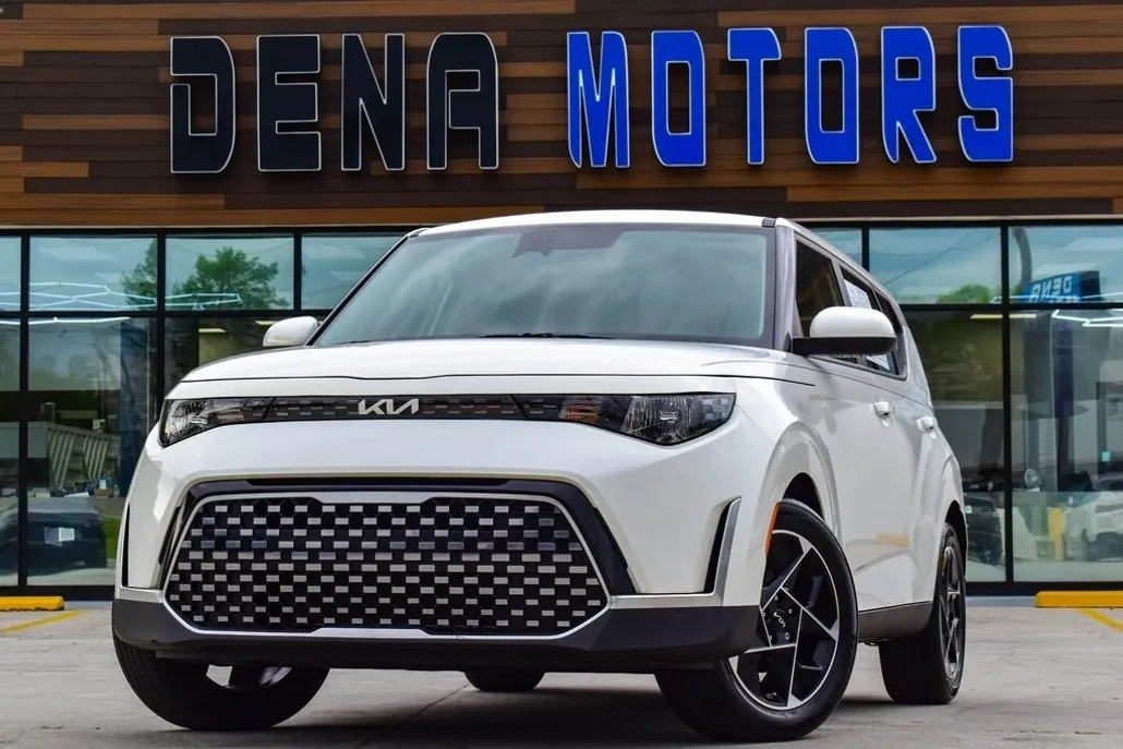2023 Kia Soul EX photo 1