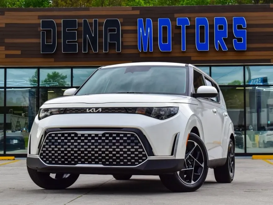 2023 Kia Soul EX photo 1
