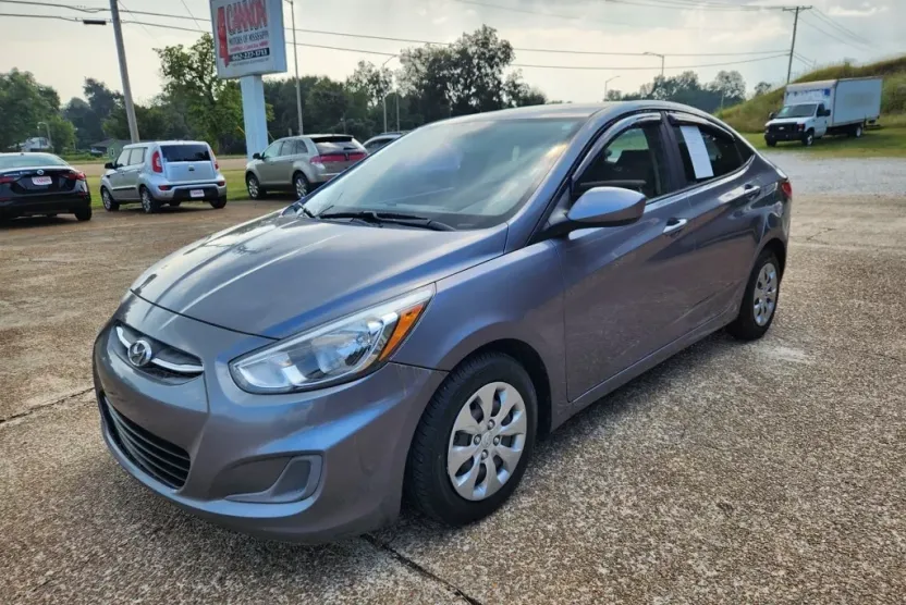 2017 Hyundai Accent SE photo 1