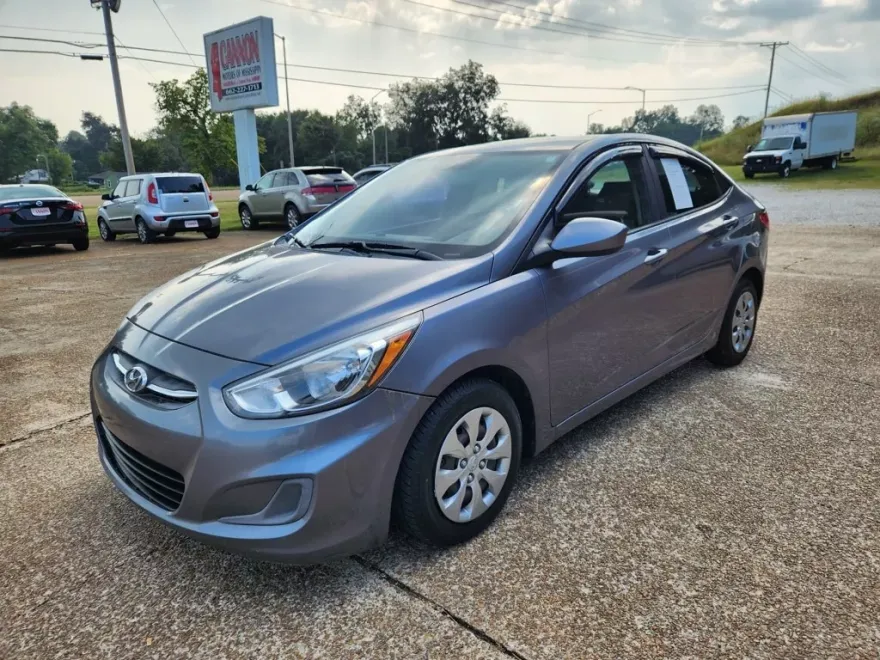 2017 Hyundai Accent SE photo 1