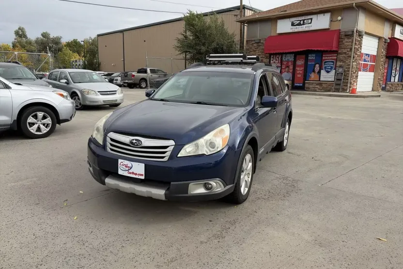 2010 Subaru Outback 2.5i photo 1