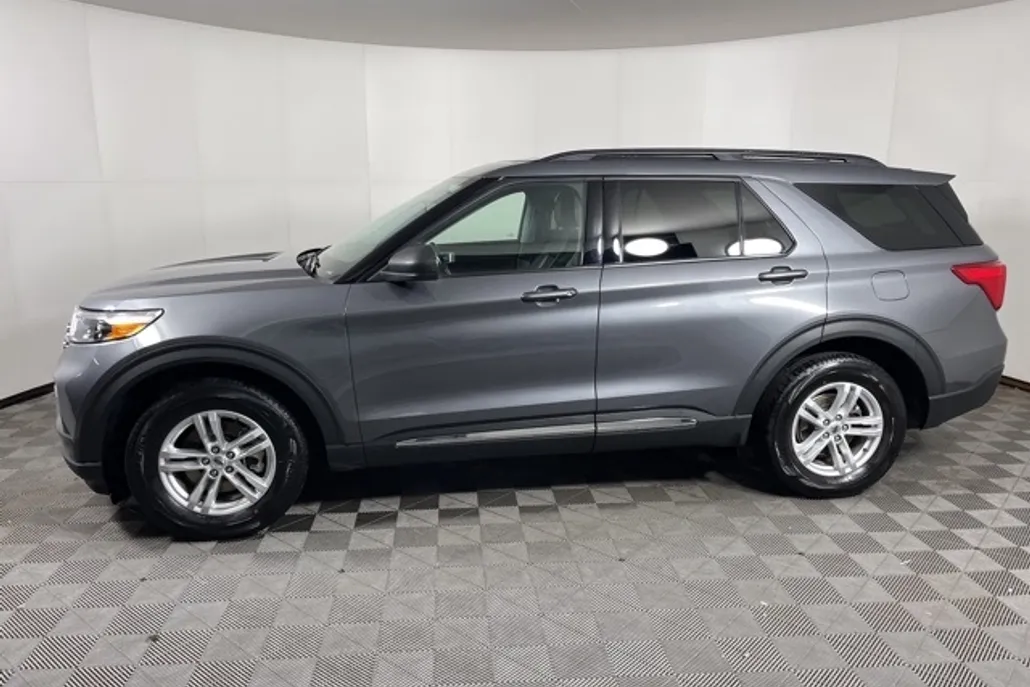 2021 Ford Explorer XLT photo 1