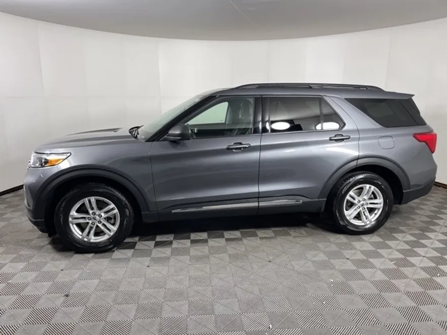 2021 Ford Explorer XLT photo 1