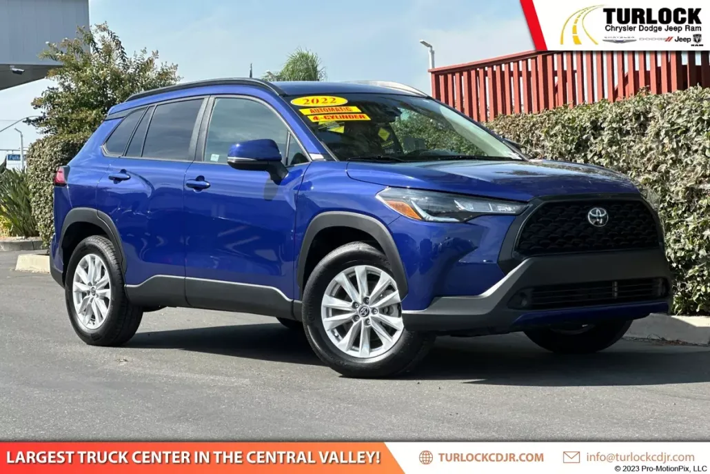 2022 Toyota Corolla Cross LE photo 1