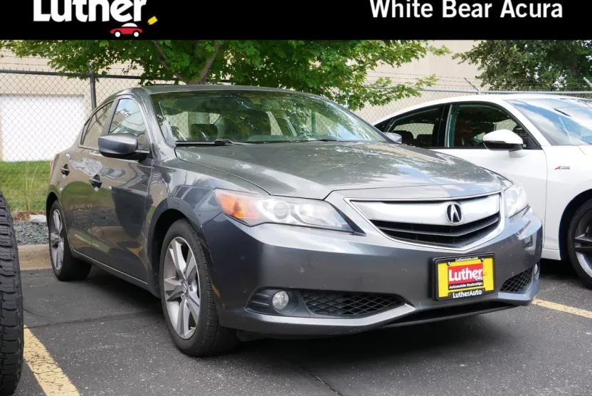 2013 Acura ILX 2.0L Premium photo 1