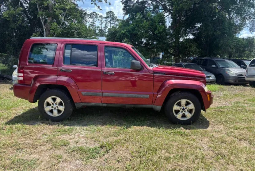 2011 Jeep Liberty Sport photo 1