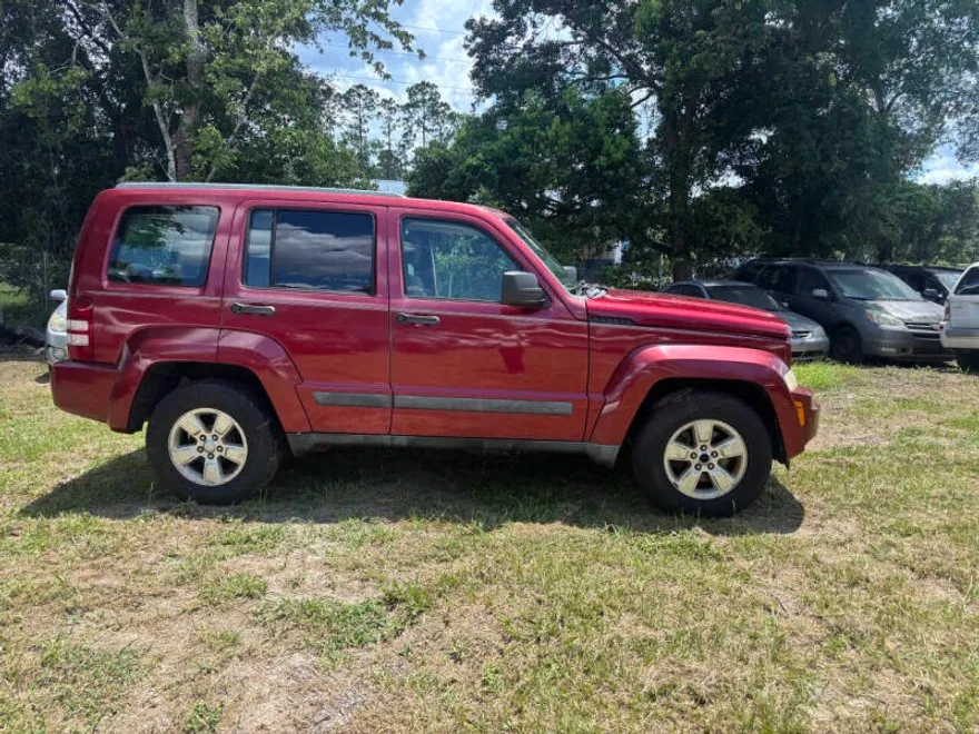 2011 Jeep Liberty Sport photo 1