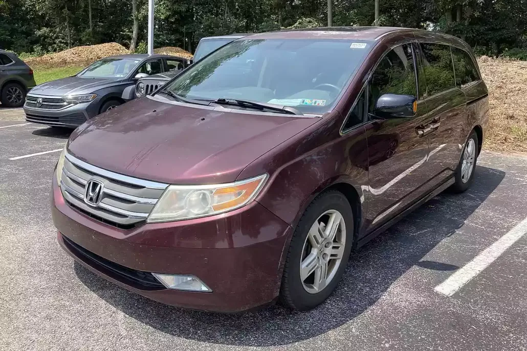 2013 Honda Odyssey Touring photo 1