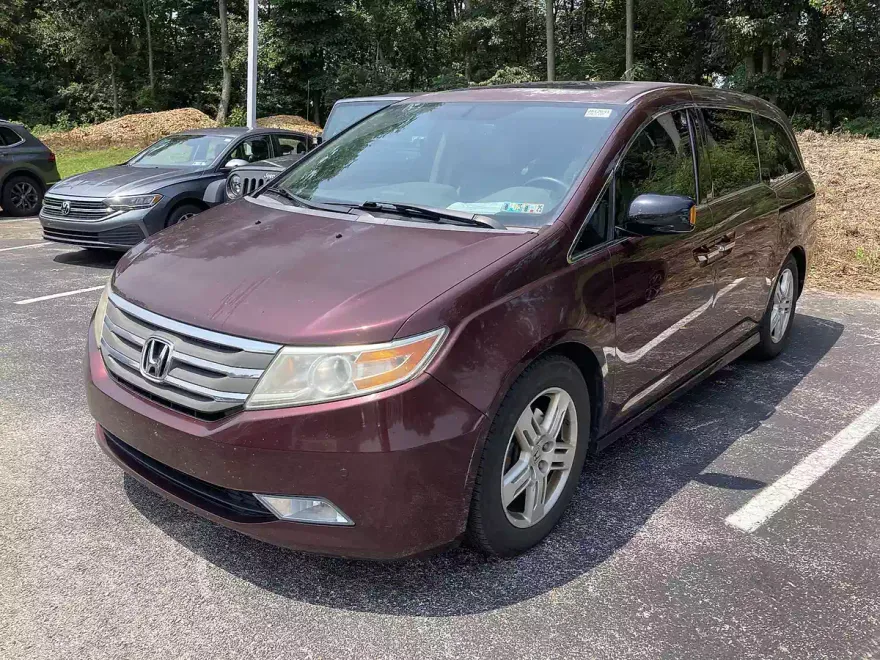 2013 Honda Odyssey Touring photo 1