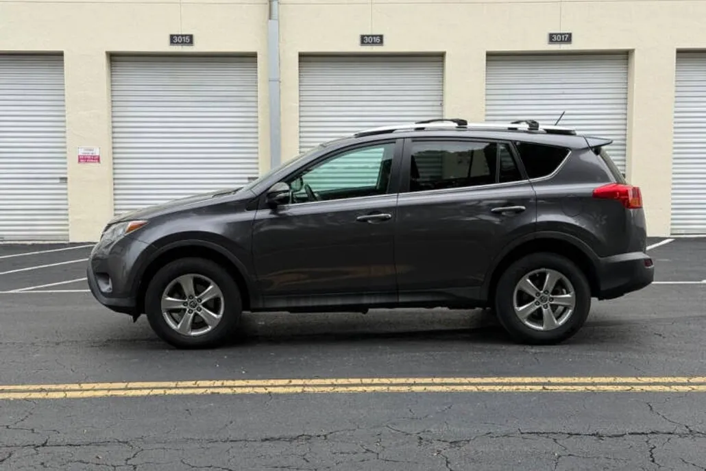 2015 Toyota RAV4 XLE photo 1