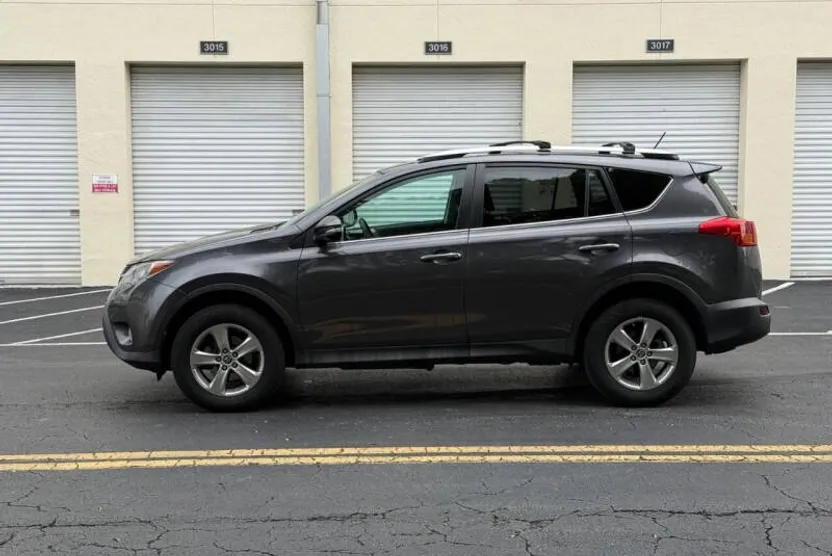 2015 Toyota RAV4 XLE photo 1