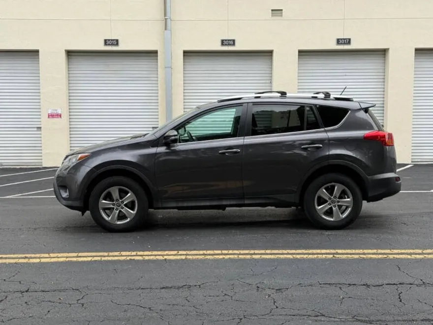 2015 Toyota RAV4 XLE photo 1