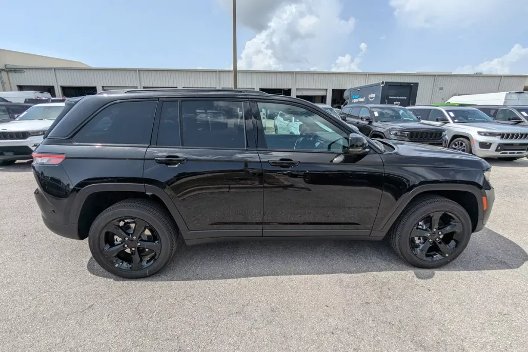 2025 Jeep Grand Cherokee Altitude X photo 1