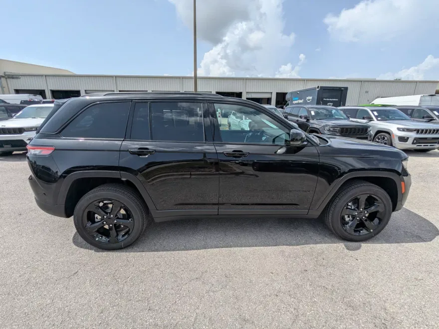 2025 Jeep Grand Cherokee Altitude X photo 1