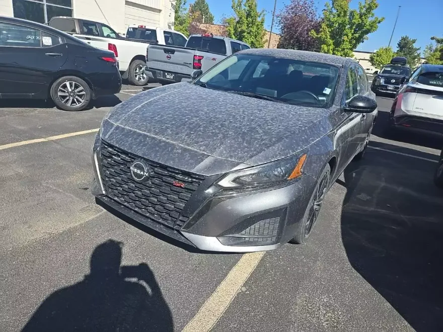 2023 Nissan Altima 2.5 SR photo 1