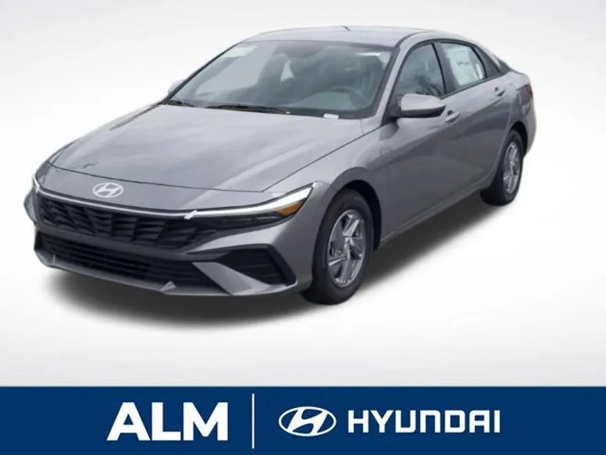 2025 Hyundai Elantra SE photo 1